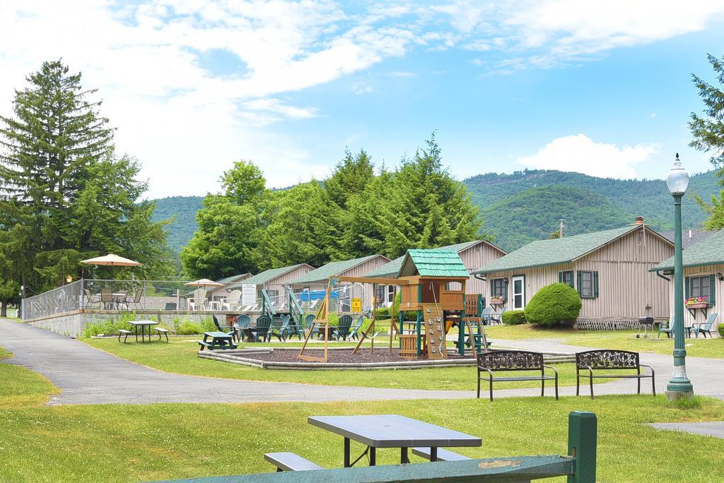 Lincoln Log Colony Hotel Lake George Exterior foto