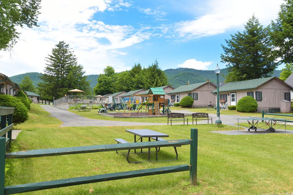 Lincoln Log Colony Hotel Lake George Exterior foto